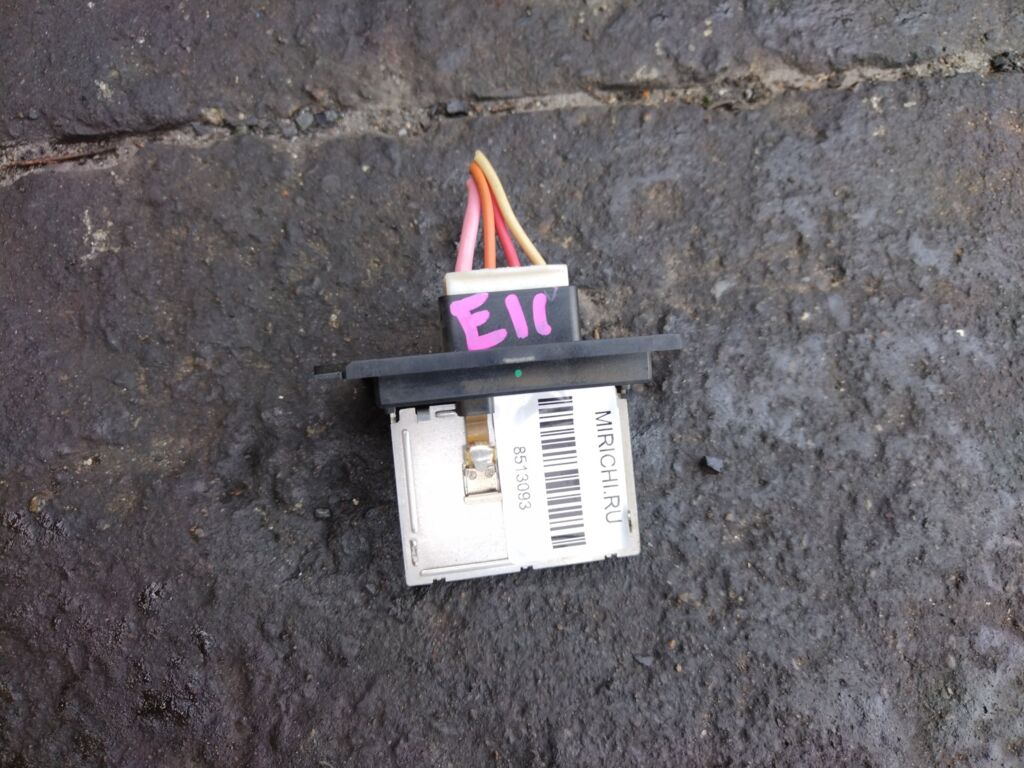 Регулятор скорости мотора отопителя на Nissan Note E11 HR15DE