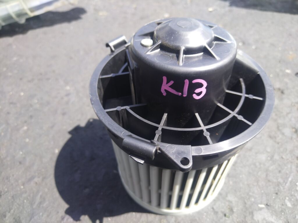 Мотор печки на Nissan March K13