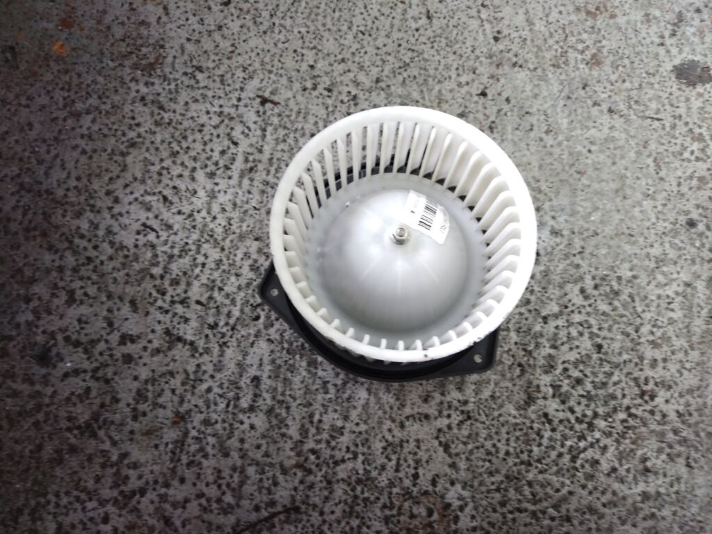 Мотор печки на Mitsubishi Delica D5 CV5W 7802A352