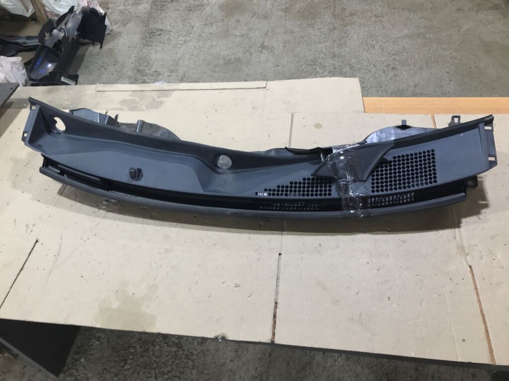 Решетка под лобовое стекло на Toyota Pixis Mega LA700A 55708-B2250