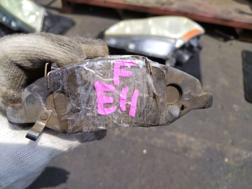 Тормозные колодки на Nissan Note E11 HR15DE 0 986 495 133  0 986 AB1 418  0 986 AB2 098  000 020SX  000020BSX  0201C11F  0986AB2777  10 BPF 00034 000  1070120022  10805801  113470  1293 02  129302  179884  182074  1N26-33-28Z  1N283328Z  1YHX3328ZE  2129302  21695  2208110  2468201  3000301  302CS  402B0062  402B0992  41060AX085  41060EE30J  41060RN22A  5001127  50127  8228110  8270  8DB 355 028711  8DB355014371  998 000SX  9H0N015  A675MXBP  AC1361C  ADB31668  ADB80028  ADN142132C  ADN142173  AF1250  AFP471S  AKD2452  AKD2452W  AN-675WK  AN675WKX  AS-N454M  ASN494M  ATKD1740  AV1048  AW1810599  AY040-NS110  AY040-NS120  AY040-NS133  AY040NS110  AY040NS142  BC4472  BD5707  BL2722A1  BP1207  BP1795  BP22452  BP3335  BP43182  BP6599  BPA098700  BPF111  BPN50  C11080ABE  CD1250S  CF2452  CMX1345  D10601JY00  D1250  D1250M  D1250M-02  D1261  DBS3402  DP1010100414  DP5346  E100544  E400544  E500544  EC1383  ELT1345  FBP1884  FP1345  G1130NF  GDB7238  GDB7743  GP01250  GP1383  H04MS003  HP5267  HP8605NY  J PA013AF  J3601085  JBP0019  JBP0021  JCP8152  JPT110  KBP066  KBP6578  KD1740  KUF2452  MD1250M  MD1250MS  MD297M  MDB3009  MFP2127  MKD1345  MN-382M  MQ700006  MQ703583  MS2452  MX1345  N00973  N00982  N1277  N281105Y  N360N95  NDP-401C  NKN1017  NP2012  NP2727  P 56 088  P1393302  PA127AF  PAD1760  PCP1171  PD09505  PF 1423  PF-2452  PKW008  PKW011  PKWE11  PN2452  Q0930641  Q0930860  RB2074  RN634M  RN736  RNZ226  SBP1617  SMB10020  SN893P  SN898P  SP 661  SP1383  SS898S  STAY040NS120  T1820  TABP2127  TD-086-2452  TD2452  TG675  TG675C  TH401C  TL1250M  TN634M  V9118N071  VBS7743PS  WD1250S, Переднее расположение