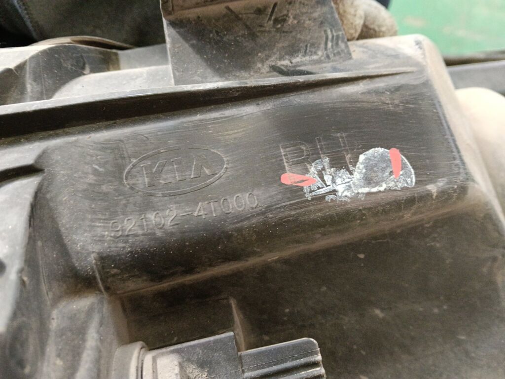 Фара на Kia Sportage SL 92102-4T000  92101-4T000