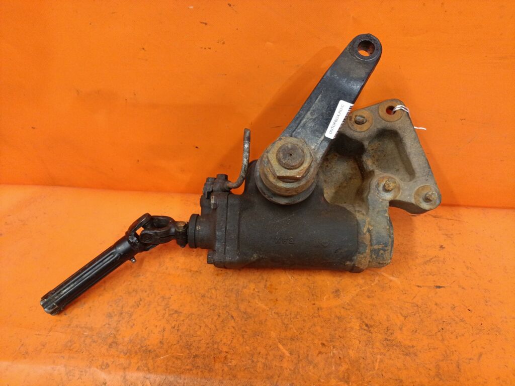 Рулевой редуктор на Nissan Atlas R8F23 QD32 49200-5T302