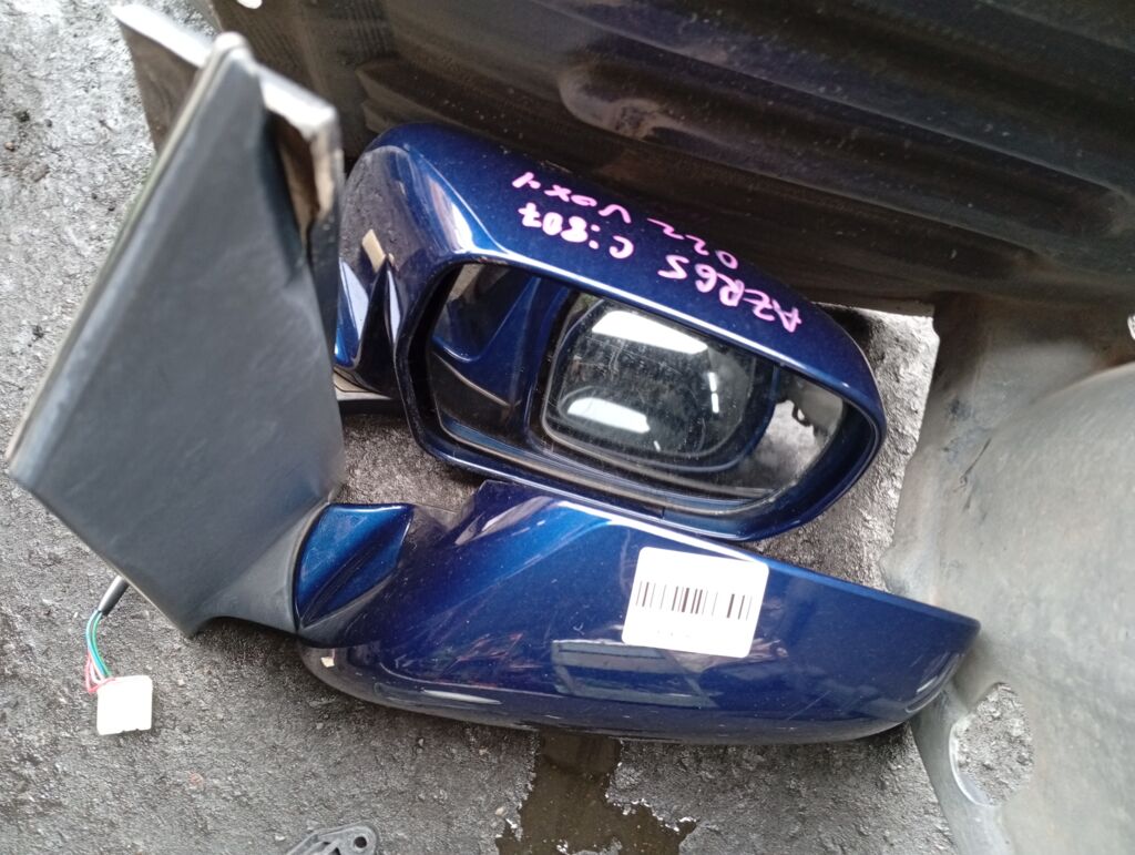 Зеркало двери боковой на Toyota Voxy AZR65G