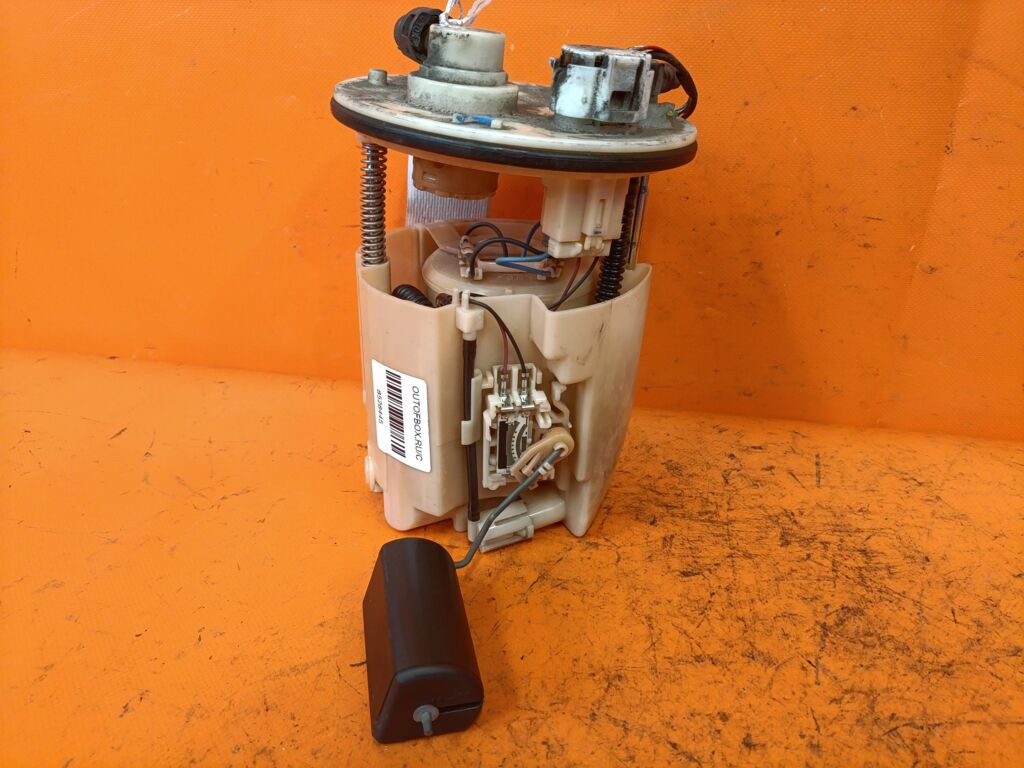 Бензонасос на Toyota Sienta NCP81G