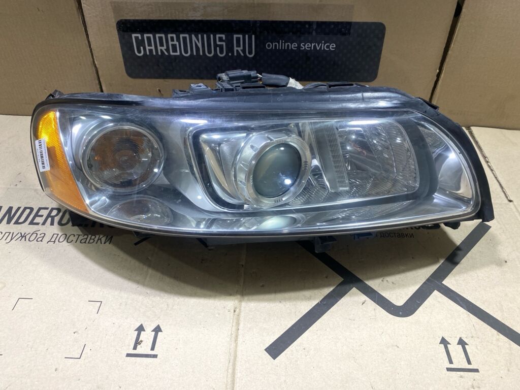 Фара на Volvo V70 SW 31217046, Правое расположение