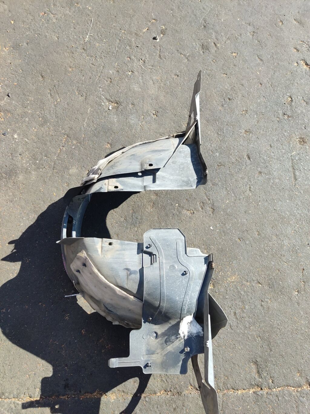 Подкрылок на Peugeot 2008 967763918A  967763908A, Переднее расположение