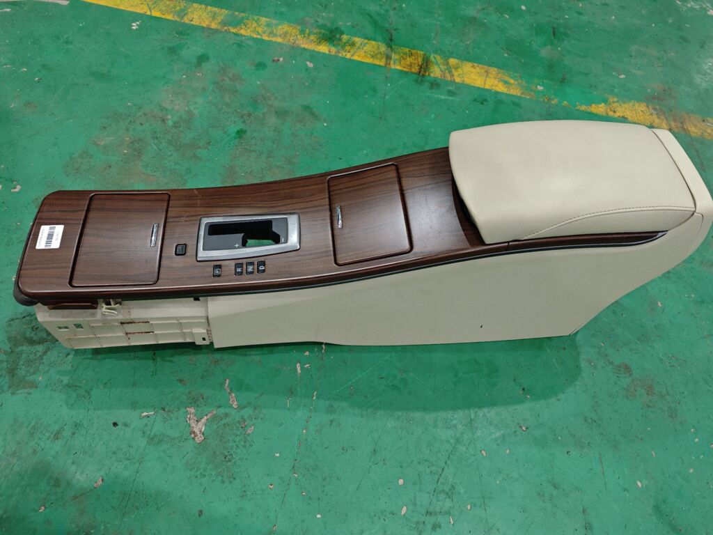 Подлокотник на Nissan Teana J32