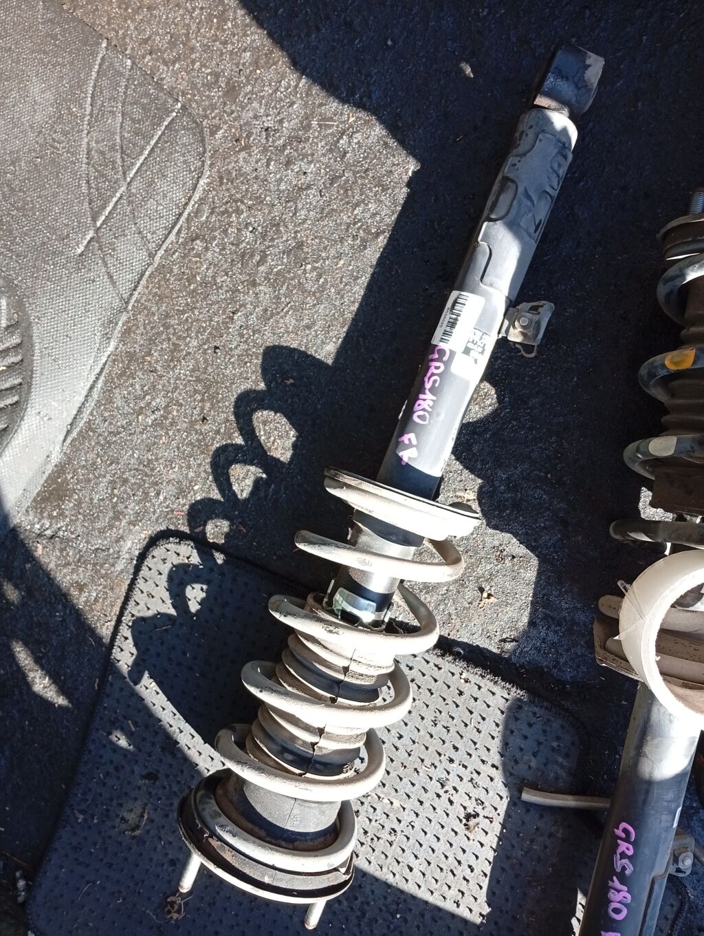 Стойка амортизатора на Toyota Crown GRS180 4GR-FSE 48510-30563, Переднее Правое расположение