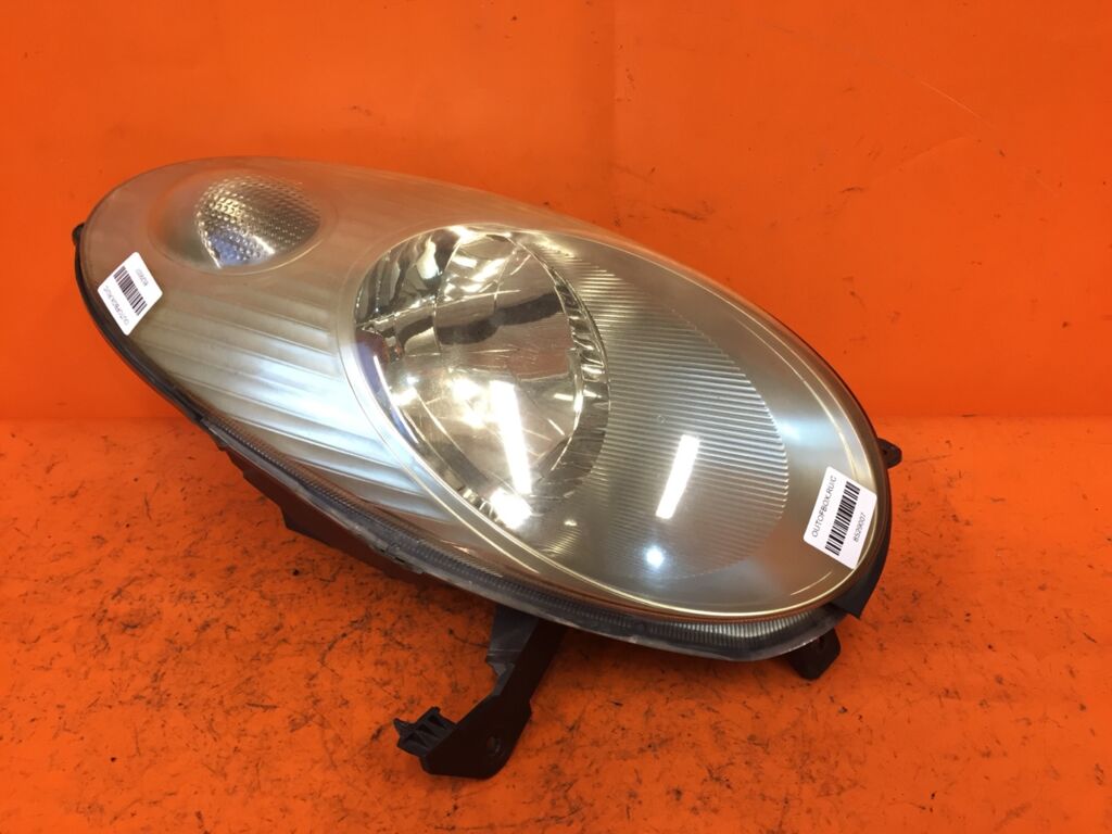 Фара на Nissan March BNK12 1704, Правое расположение