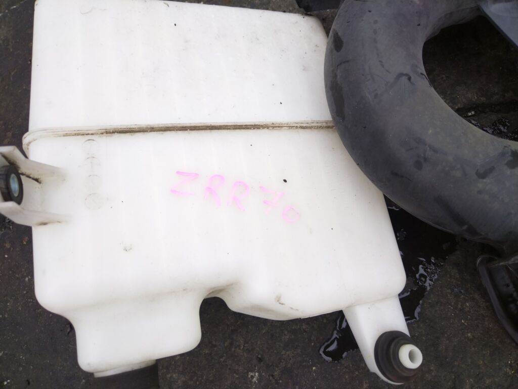 Влагоотделитель на Toyota Voxy ZRR70G 3ZR-FAE 17893-37030