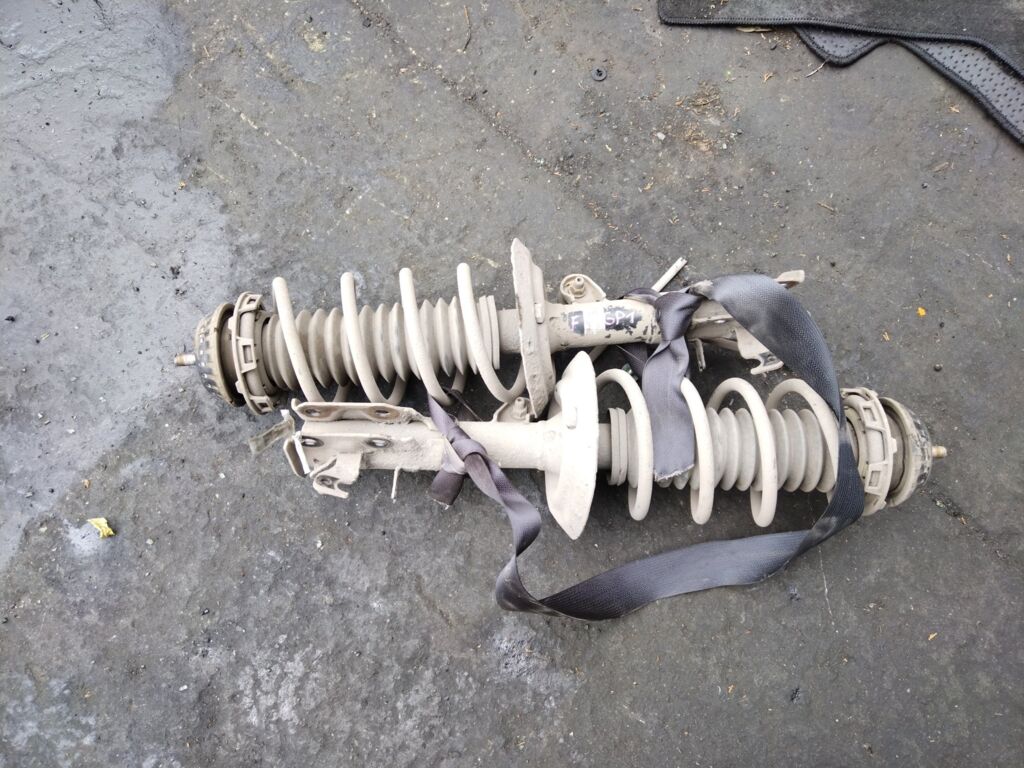 Стойка амортизатора на Honda Fit Hybrid GP1 LDA Фото 2