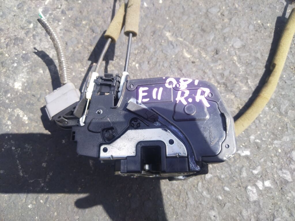 Замок двери на Nissan Note E11, Заднее Правое расположение