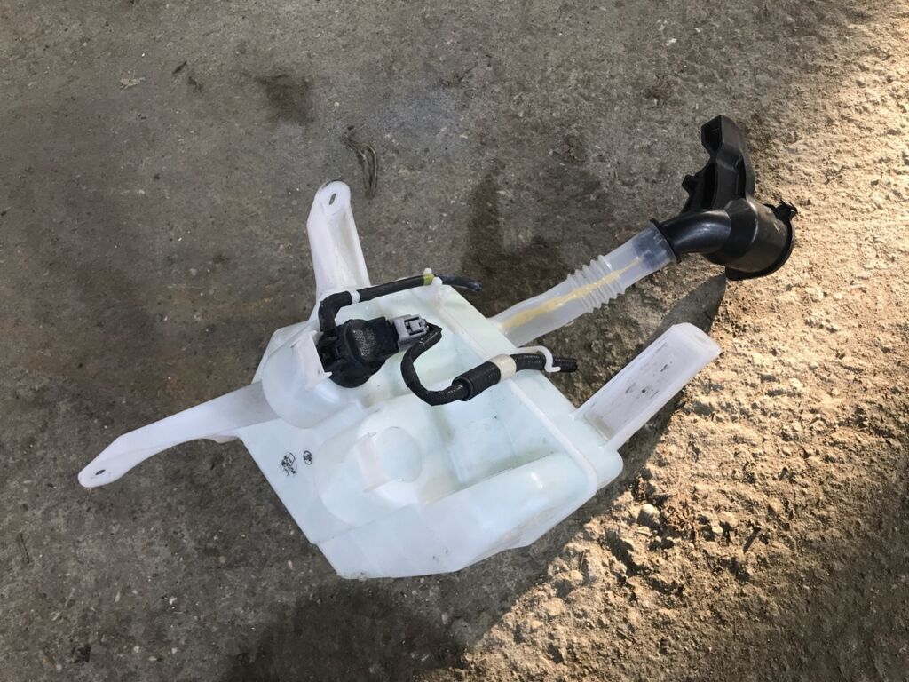 Бачок омывателя на Toyota Sai AZK10 Фото 2