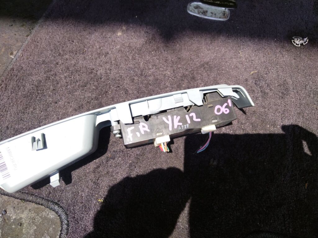 Блок упр-я стеклоподъемниками на Nissan March YK12, Переднее Правое расположение