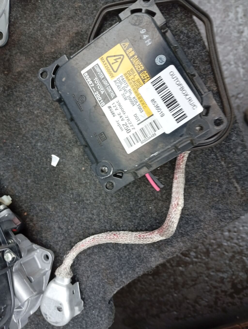 Блок розжига ксенона на Toyota Noah ZRR70G 85967-20010