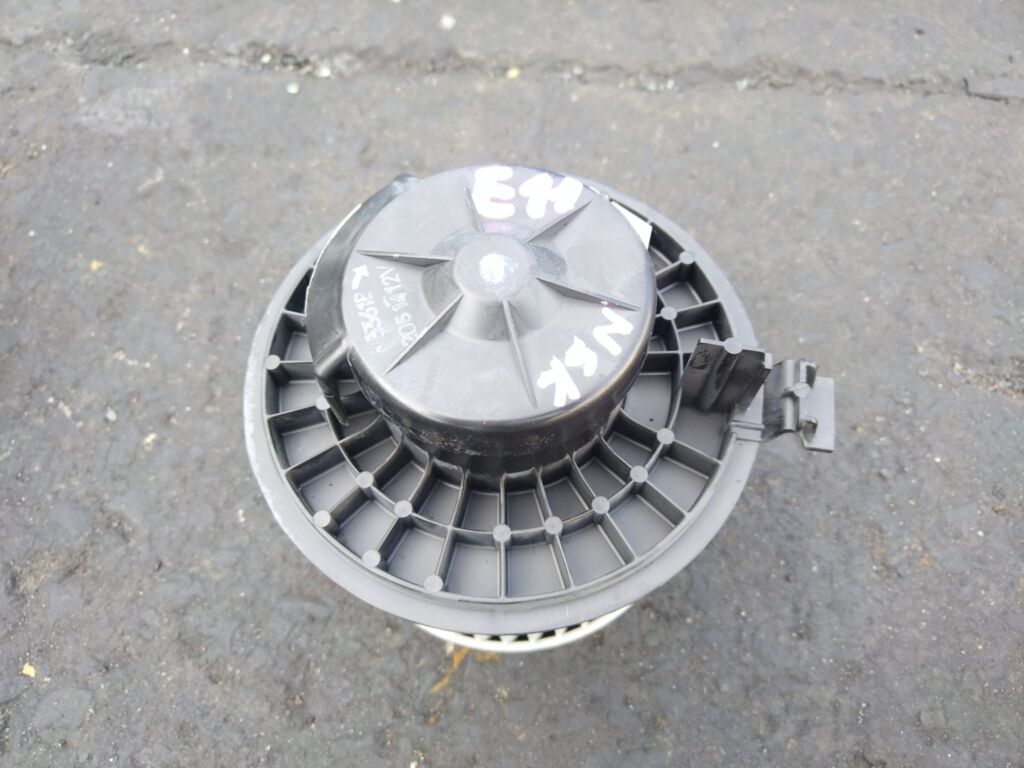 Мотор печки на Nissan Note E11