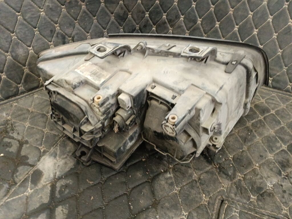 Фара на Audi A4 8E 8E0941003F, Левое расположение