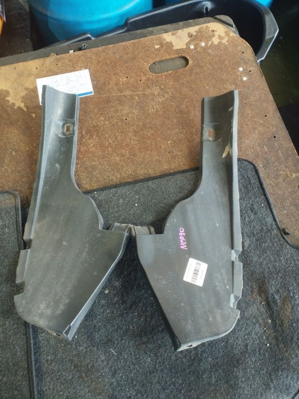 Подкрылок на Toyota Vitz SCP90 2SZ-FE 52591-52270  52592-52270, Заднее расположение