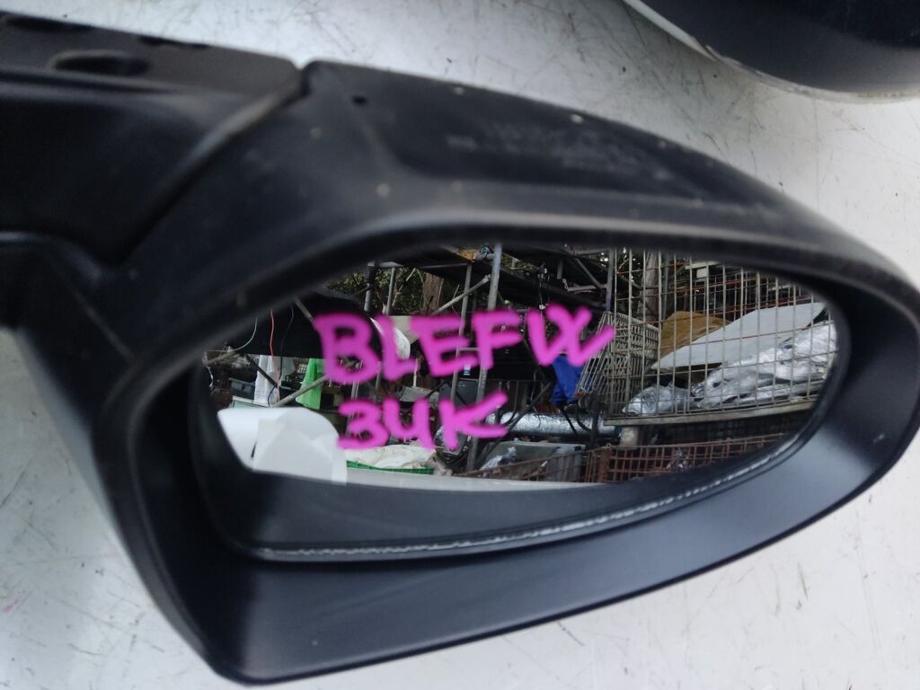Зеркало двери боковой на Mazda Axela BLEFW