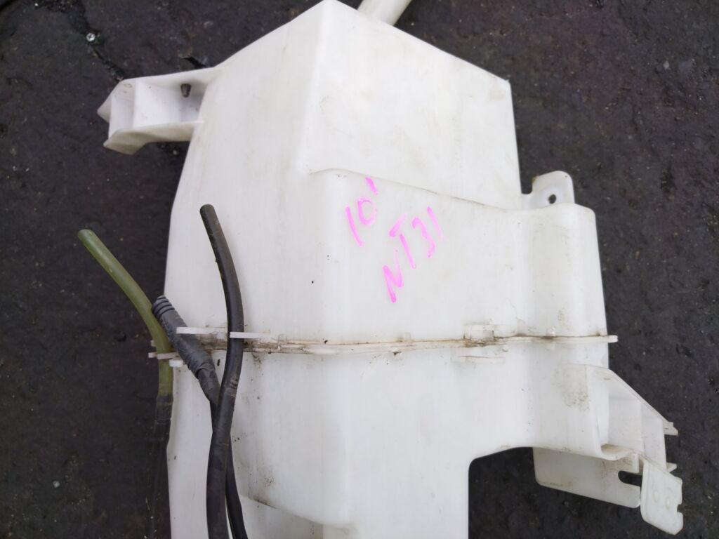 Бачок омывателя на Nissan X-Trail NT31