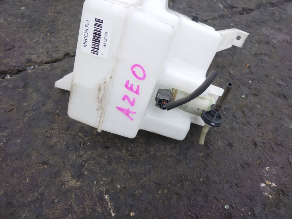 Бачок омывателя на Nissan Leaf AZE0