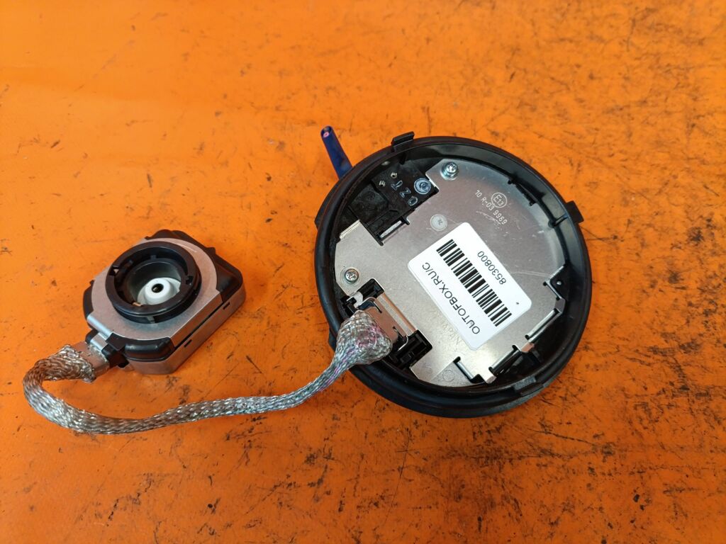 Блок розжига ксенона на Toyota Noah ZRR70G 85967-22080
