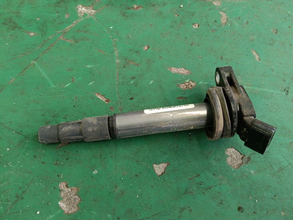 Катушка зажигания на Toyota Corolla ZZE150L 1ZR-FE 90919-02252  90919-02258