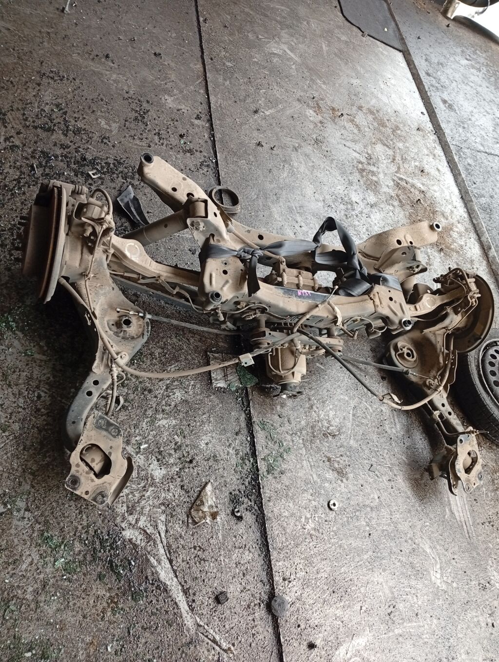 Балка подвески на Nissan X-Trail NT31 MR20DE Фото 2