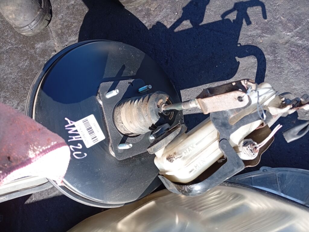 Главный тормозной цилиндр на Toyota Alphard ANH20W 2AZ-FE