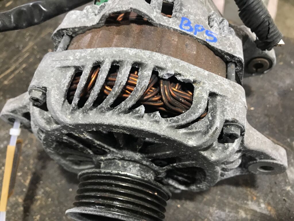 Генератор 23700AA521, 	23700AA522, 23700AA520 на Subaru Legacy Wagon BP5 EJ203 Фото 2