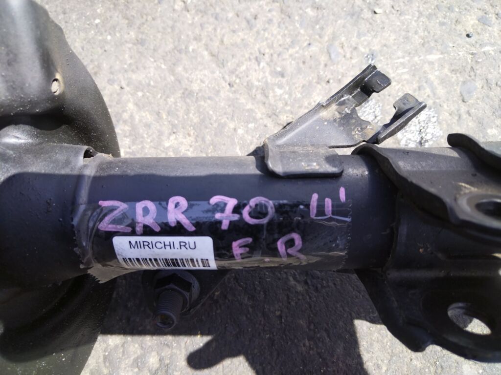 Стойка амортизатора на Toyota Voxy ZRR70G 3ZR-FAE Фото 2