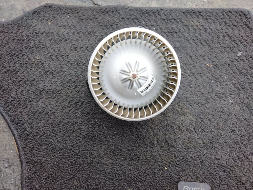 Мотор печки на Toyota Caldina AZT241W 87103-12050