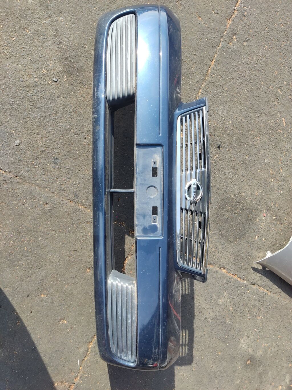 Бампер на Nissan Sunny FB15 62022-8N040, Переднее расположение