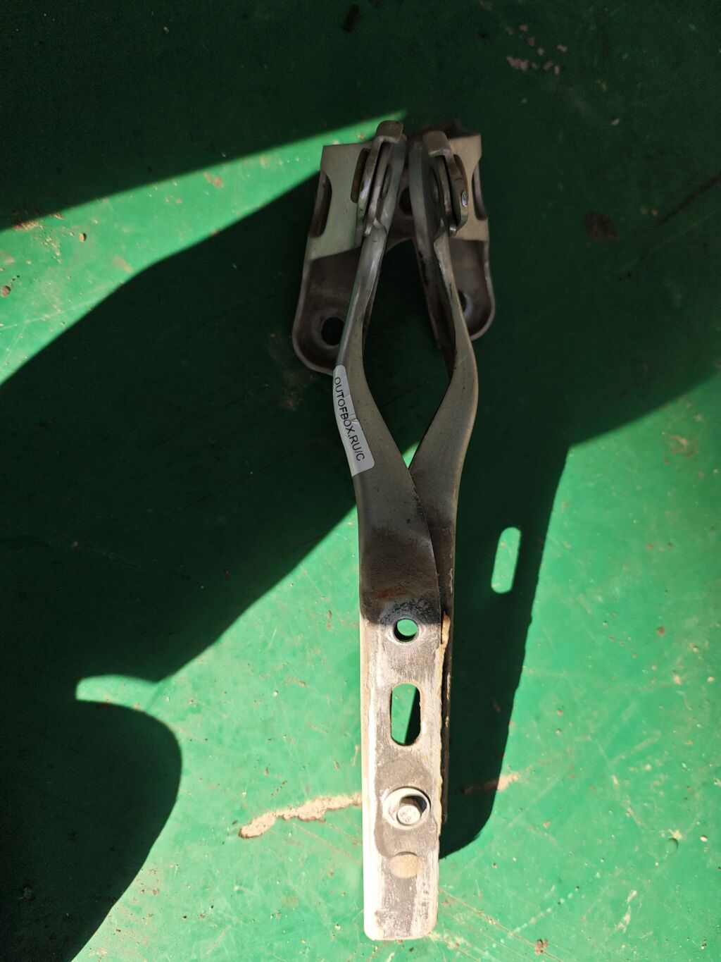 Крепление капота на Honda Fit GD3