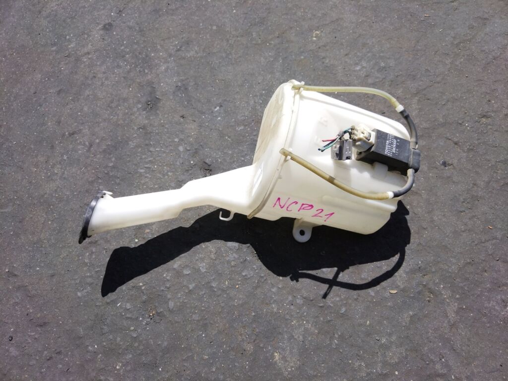 Бачок омывателя на Toyota Funcargo NCP21 85315-52050