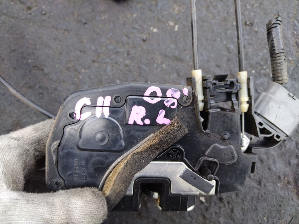 Замок двери на Nissan Tiida C11, Заднее Левое расположение