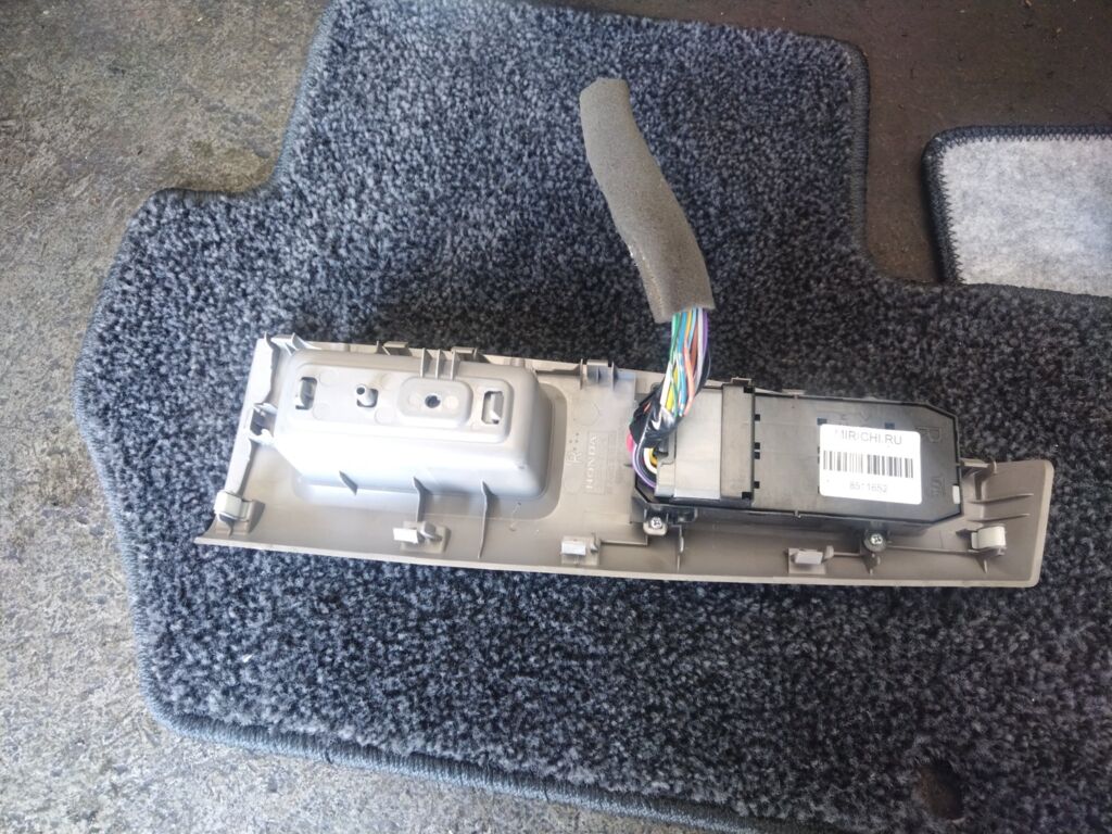 Блок упр-я стеклоподъемниками на Honda Freed GB3 Фото 2