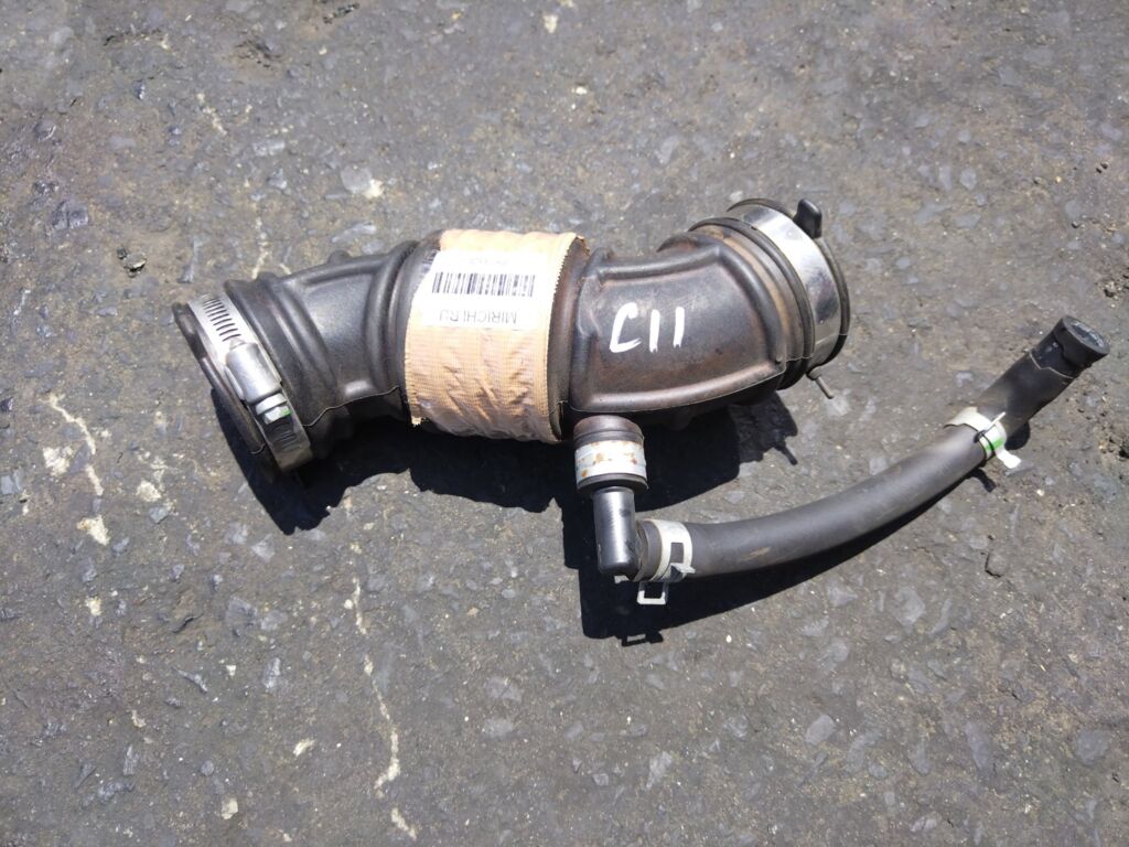 Патрубок воздушн.фильтра на Nissan Tiida C11 HR15DE 16578 ED000  16578 ED00A