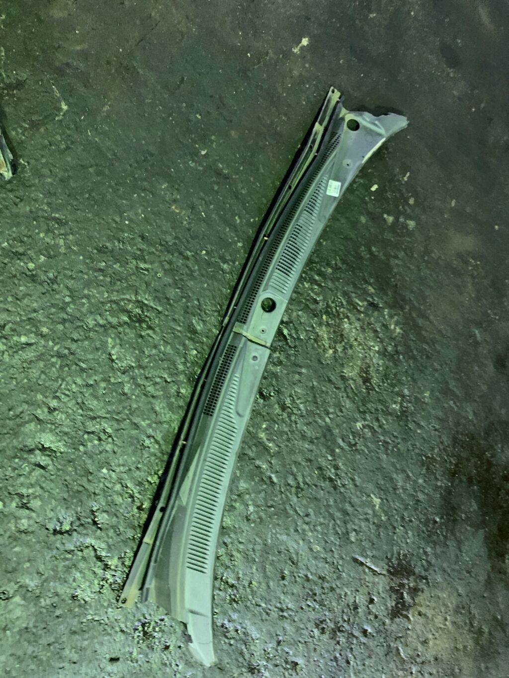 Решетка под лобовое стекло на Nissan Presea R11 66862-40Y00  66863-40Y00