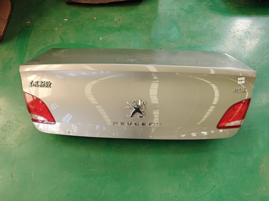Крышка багажника на Peugeot 408