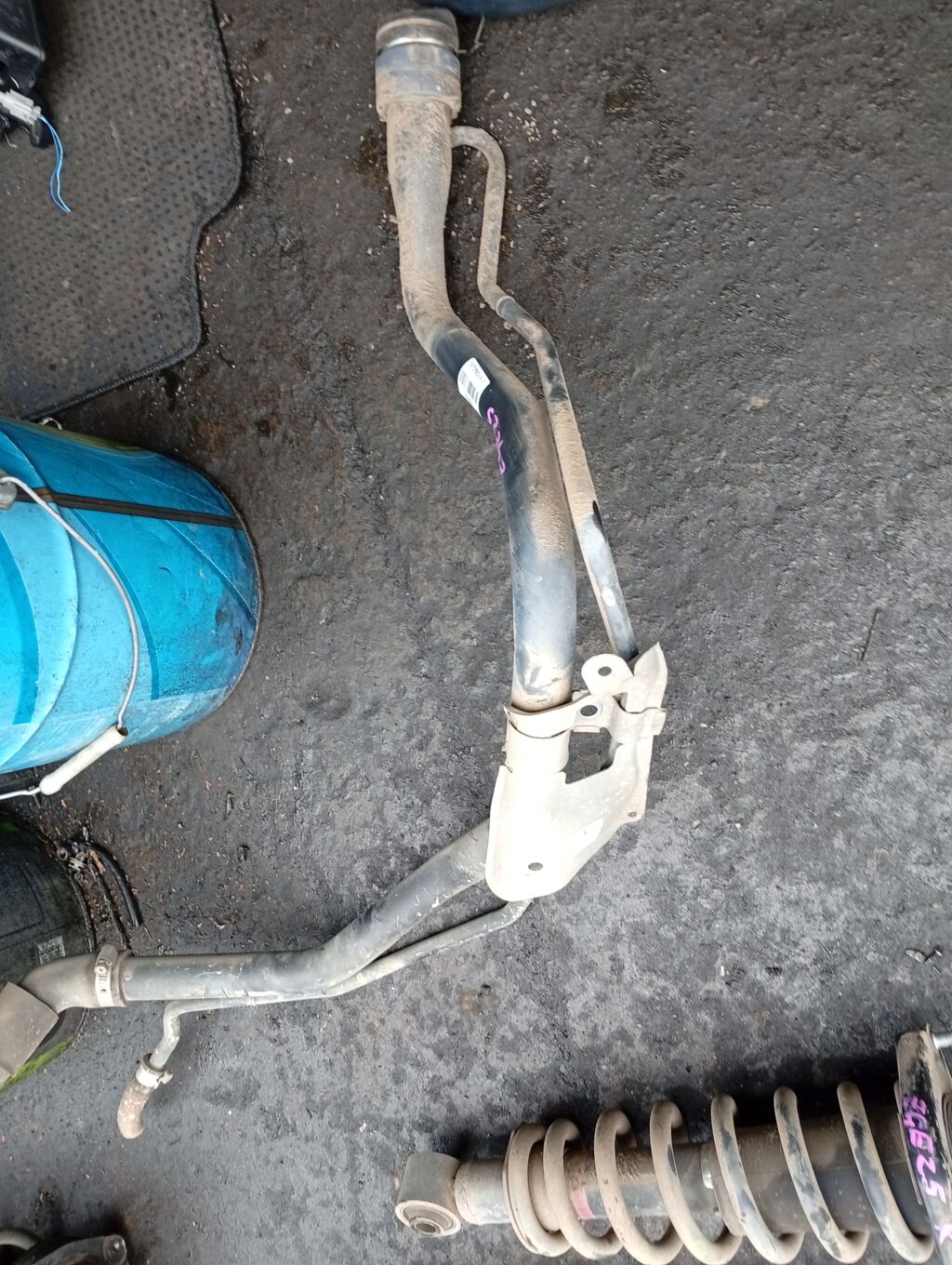 Заливная горловина топливного бака на Toyota Wish ZGE25G 2ZR-FAE Фото 2