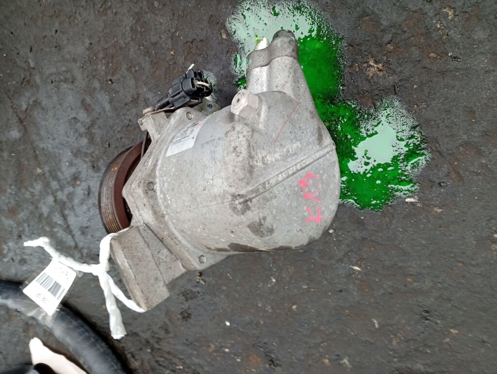 Компрессор кондиционера 92600-1HC1A на Nissan March K13 HR12DE Фото 2