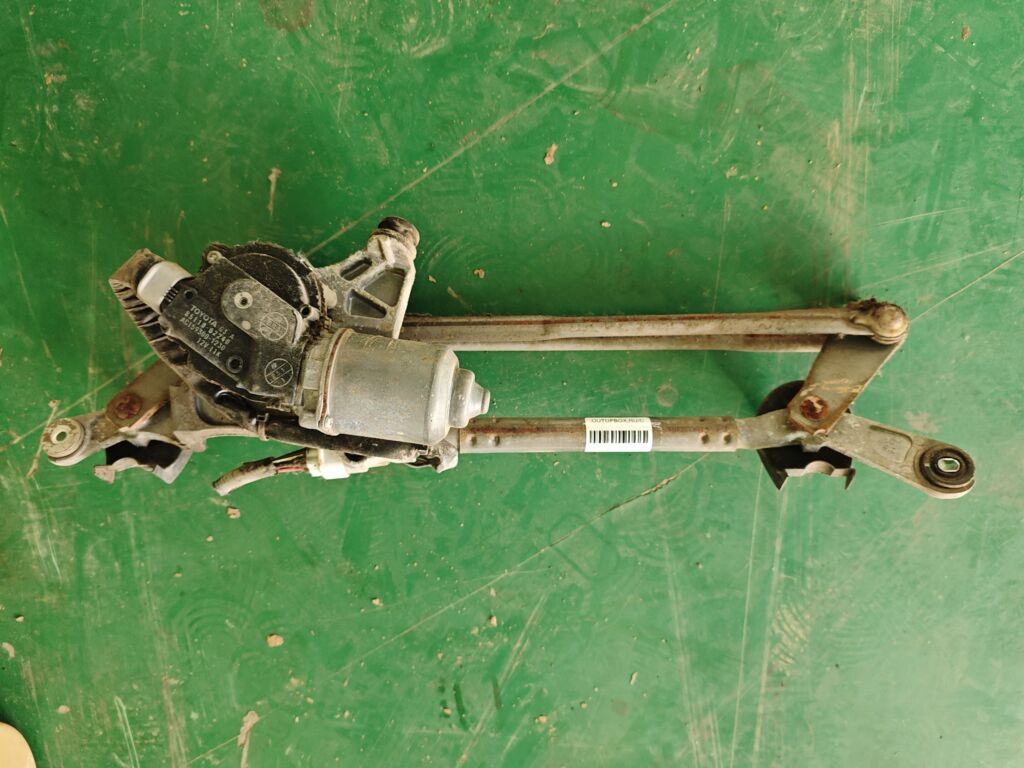 Мотор привода дворников на Toyota Corolla ZRE151L 85110-02240