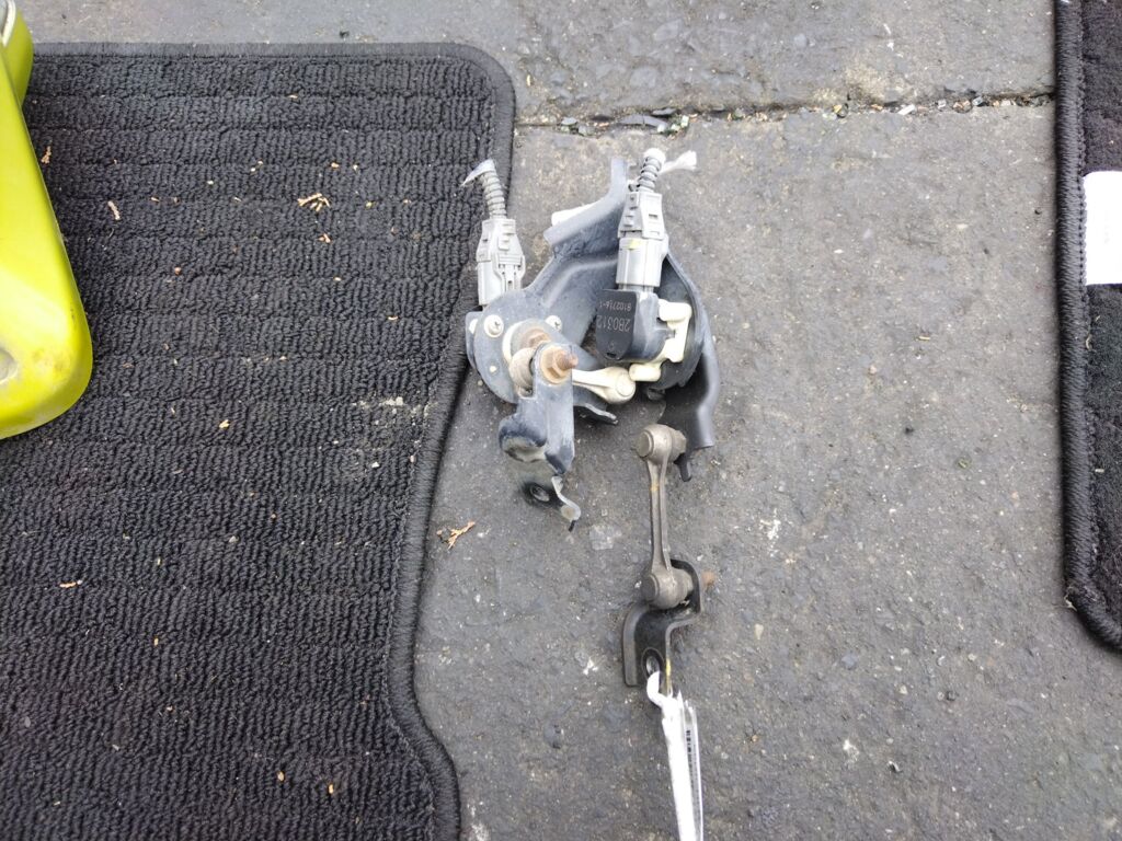 Датчик регулировки наклона фар на Honda Fit Shuttle GP2 Фото 2