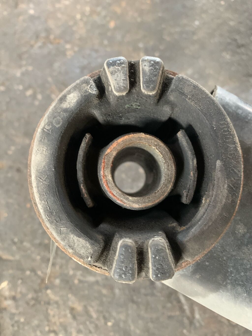 Балка подвески на Nissan Teana J31 VQ23DE, Заднее расположение