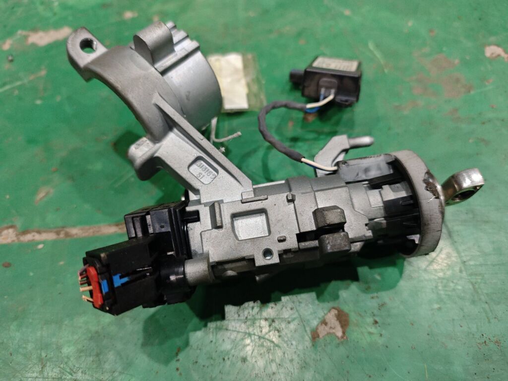 Замок зажигания на Chevrolet Cruze J300 25799293  13502301