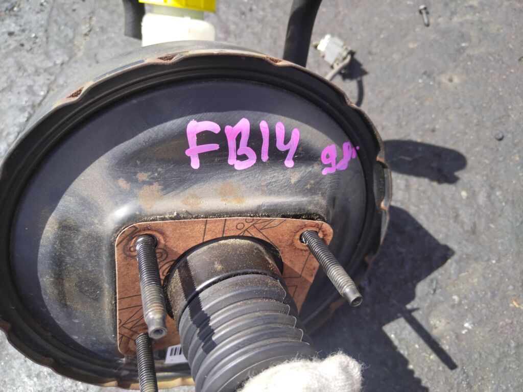 Главный тормозной цилиндр на Nissan Sunny FB14 GA15DE