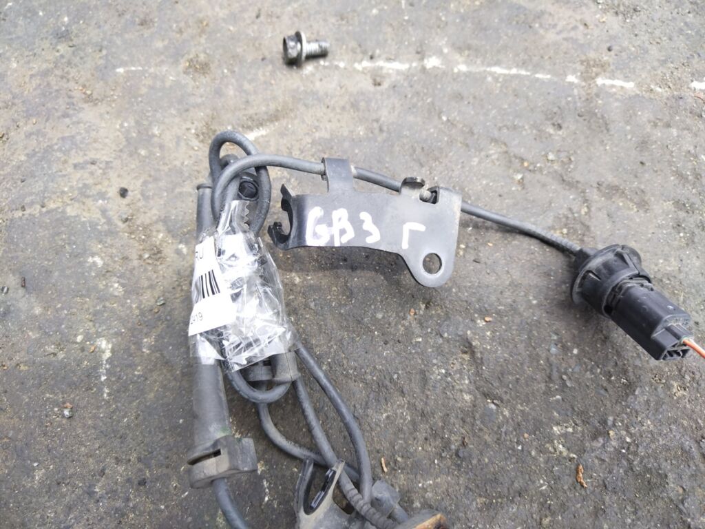 Датчик ABS на Honda Freed GB3 L15A, Переднее расположение