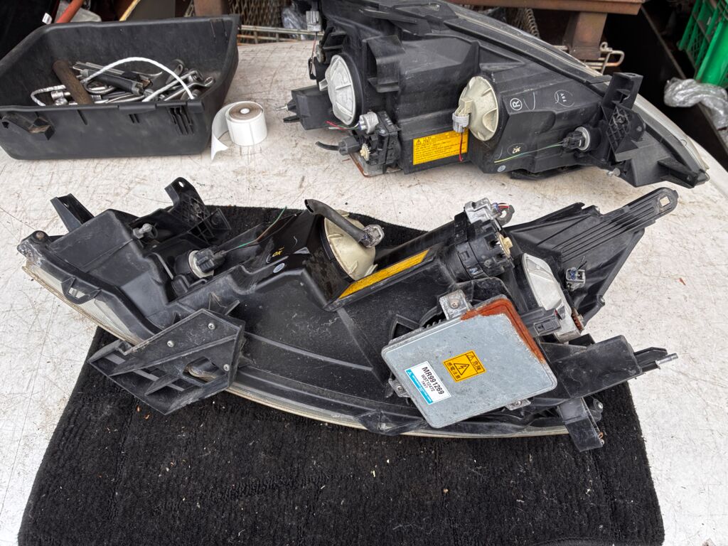 Фара на Mitsubishi Grandis NA4W 100-87649, Правое расположение